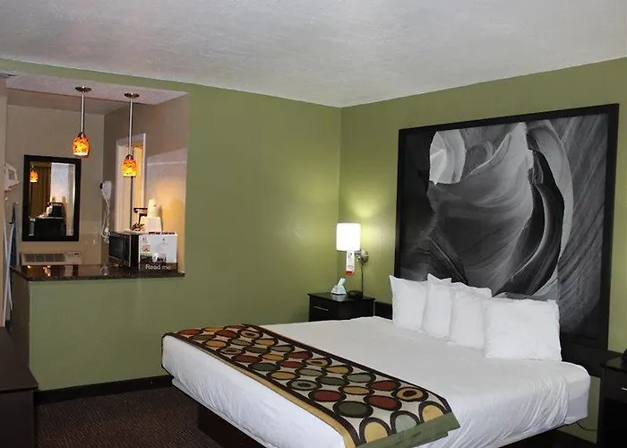 Super 8 By Wyndham Nau/downtown Conference Center Motel 2*