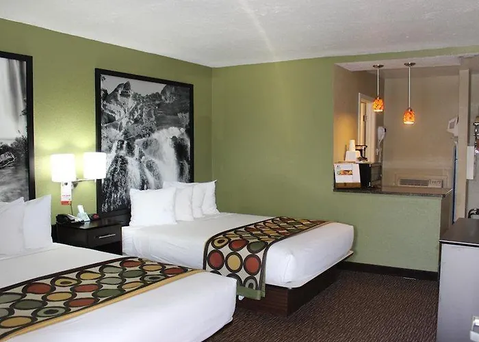 Super 8 By Wyndham Nau/downtown Conference Center Motel 2*