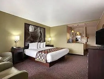 Super 8 By Wyndham Nau/downtown Conference Center 2*