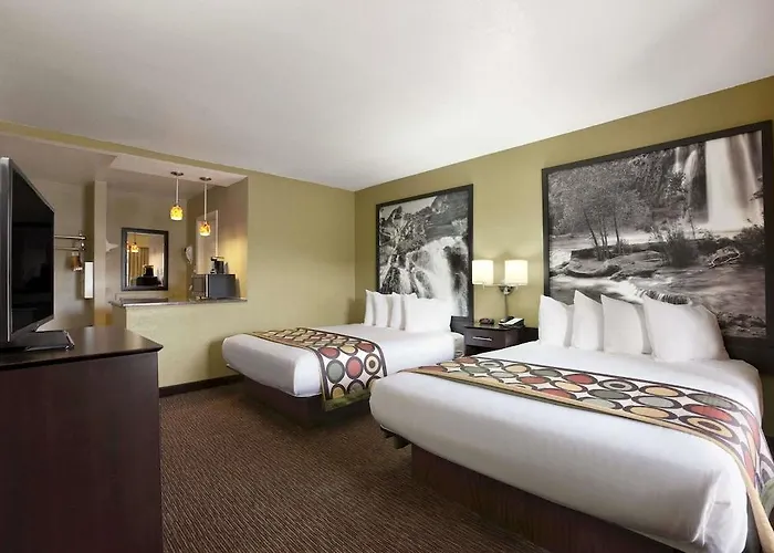 Super 8 By Wyndham Nau/downtown Conference Center Motel 2*