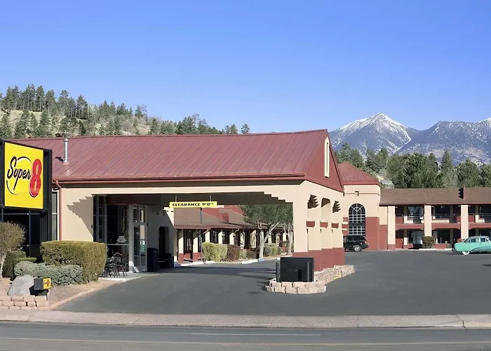 Super 8 By Wyndham Nau/downtown Conference Center 2*