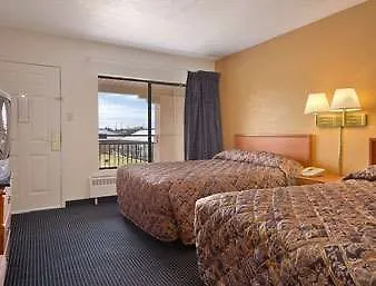 Super 8 By Wyndham Nau/downtown Conference Center 2*