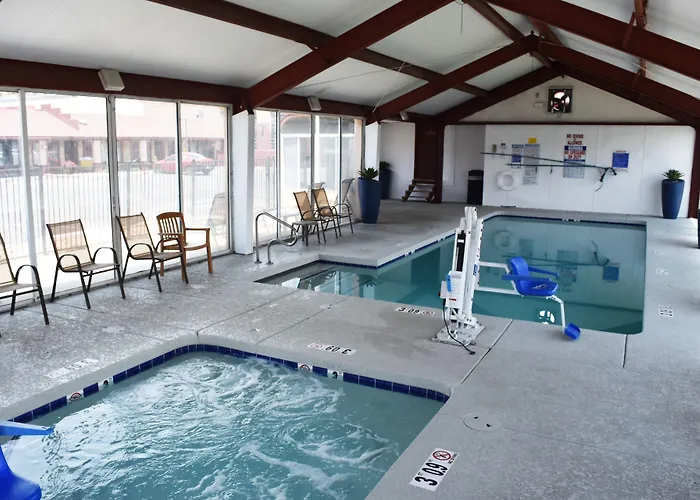 Super 8 By Wyndham Nau/downtown Conference Center Motel