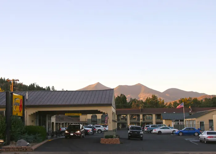 Motel Super 8 By Wyndham Nau/downtown Conference Center 2*