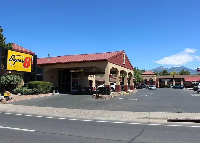 Super 8 By Wyndham Nau/downtown Conference Center Motel 2*
