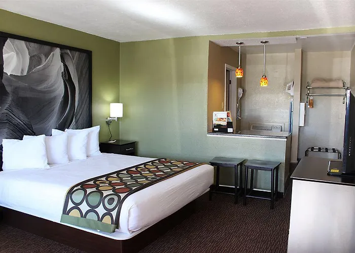 Super 8 By Wyndham Nau/downtown Conference Center Motel 2*
